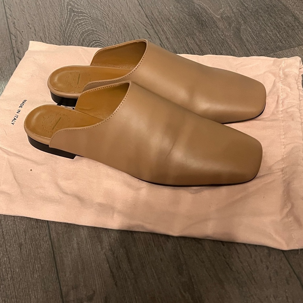 Brand New Elegant Tan Leather Mules